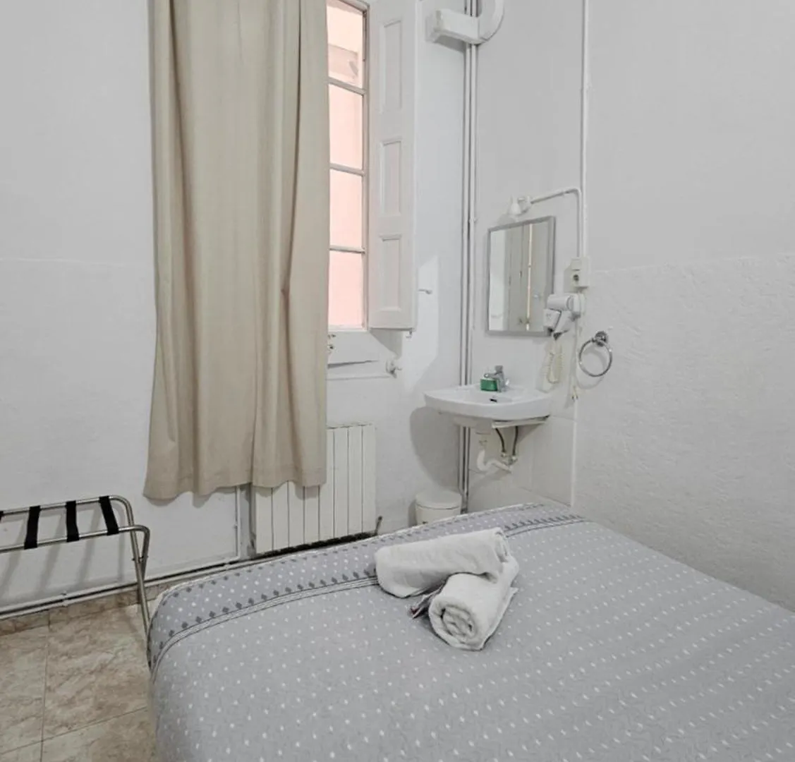 ** Pensión Youth Hostel - Central And Basic Drassanes Barcelona España