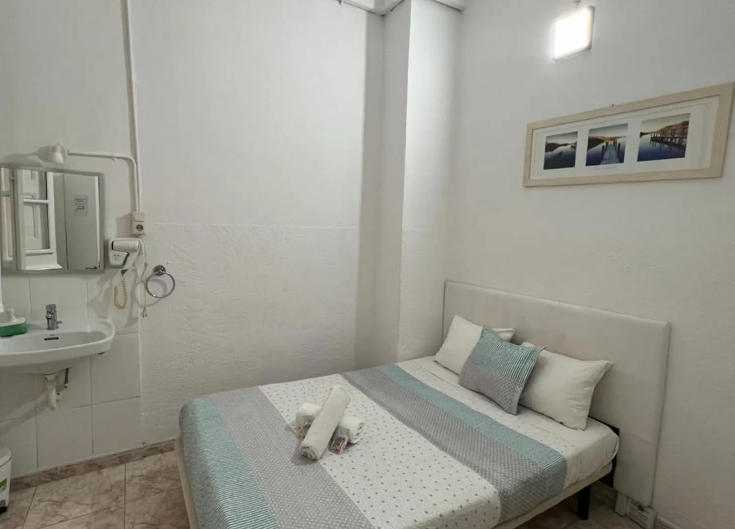 Youth Hostel - Central And Basic Drassanes Barcelona Spain