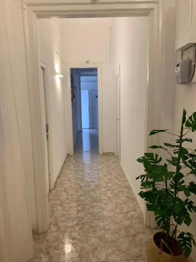 ** Guest house Youth Hostel - Central And Basic Drassanes Barcelona Spain