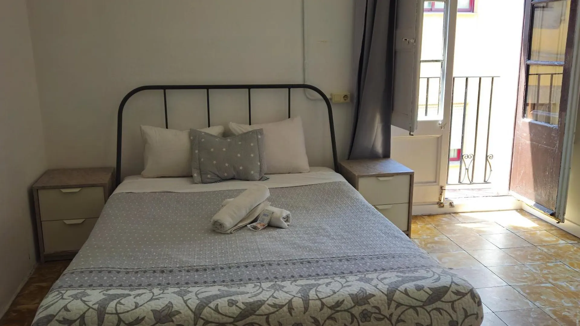 Youth Hostel - Central And Basic Drassanes Barcelona